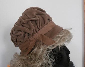 Vintage Brown Midi Velvet Hat Beaded Trim Made in France  display picture 2