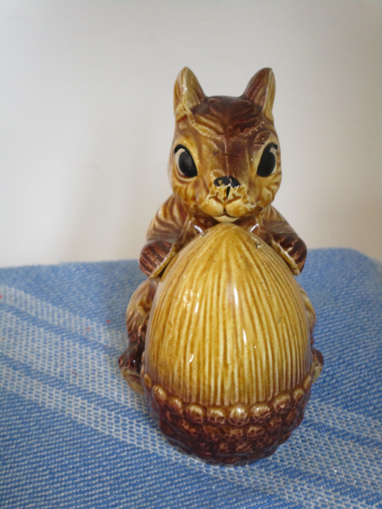 Salt Pepper Shakers Beautiful Large Squirrel With Acorn. Shakers