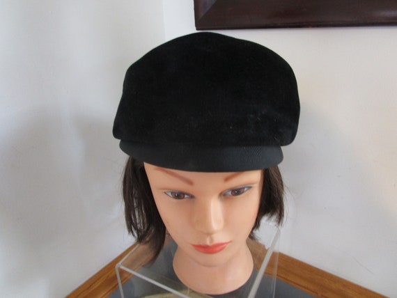 Union Made Vintage Peach Bloom Small Velour & Black Velvet Brim Cloche Hat Vintage PEACHBLOOM Velour Black Cloche Hat. For Sale at Ruby  main image 3