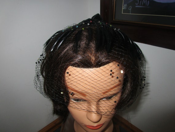 Vintage 1950's Women's Fascinator Hat with Feathe… - image 2