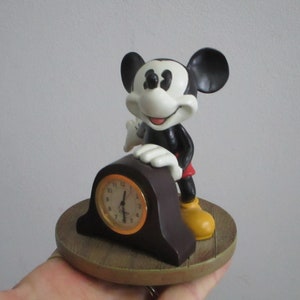 1990&#39;s Mickey Mouse Desk Working New Battery  Clock Resin Figurine