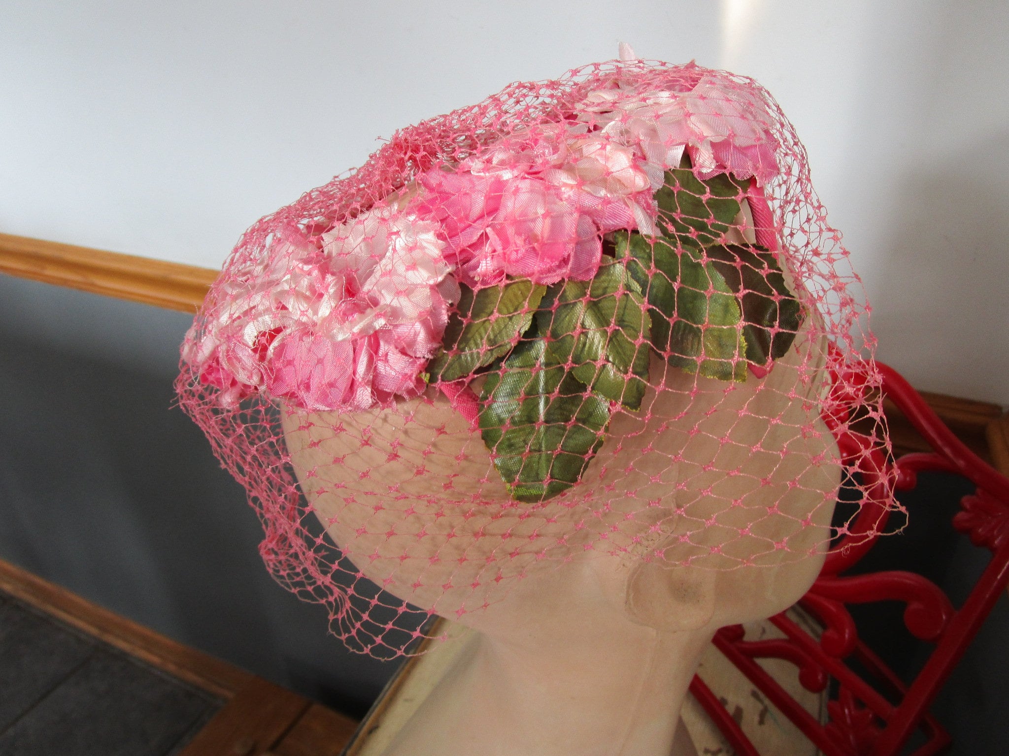 Vintage Mid Century Pillbox Hat Pink Silk Flowers Green 