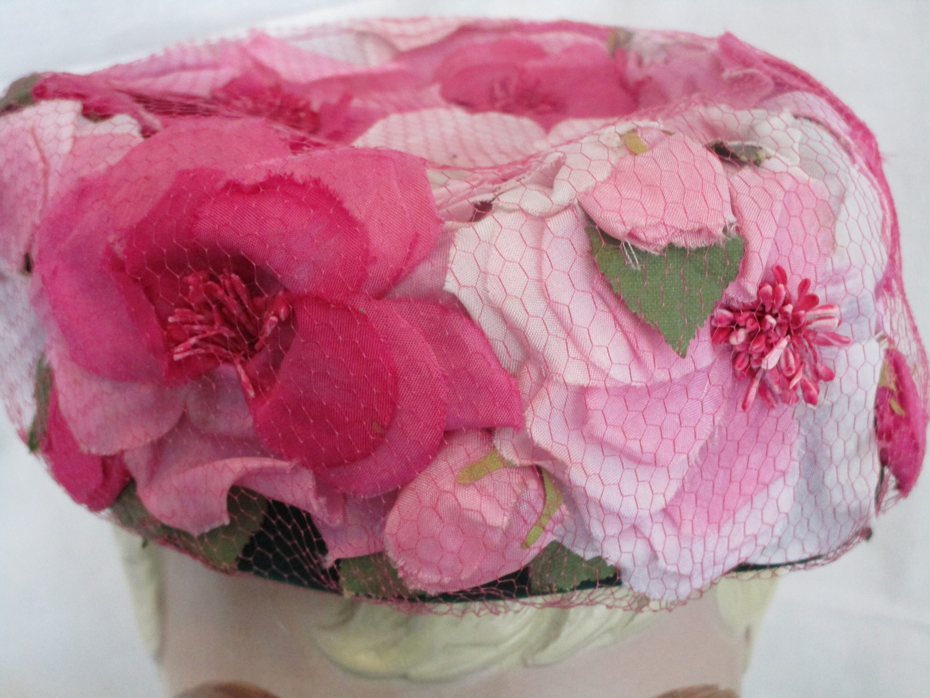 Dorsay Union Made Millinery Pink & White Flower Petal Hat  display picture 3