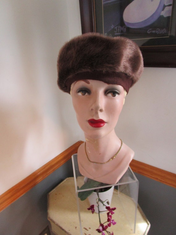 Women's  Beret Style Evelyn Varon Exclusive Brown 