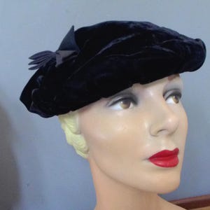 Vintage Black Velvet Beret Hat Union Made United Hatters Millinery Size 21 Vintage | Accessories | Vintage 96s United Hatters Cap And  main image 2