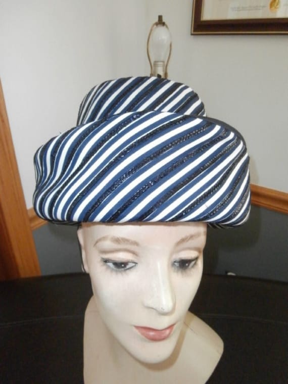 OLEG CASSINI   Blue & White  Pin Stripe Mod Women'