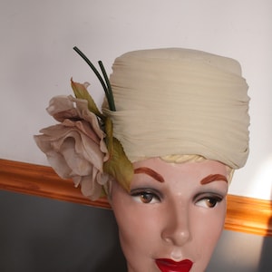 Vintage Winkelman&#39;s Taupe Color Pleated Hat with Big Beautiful Flower