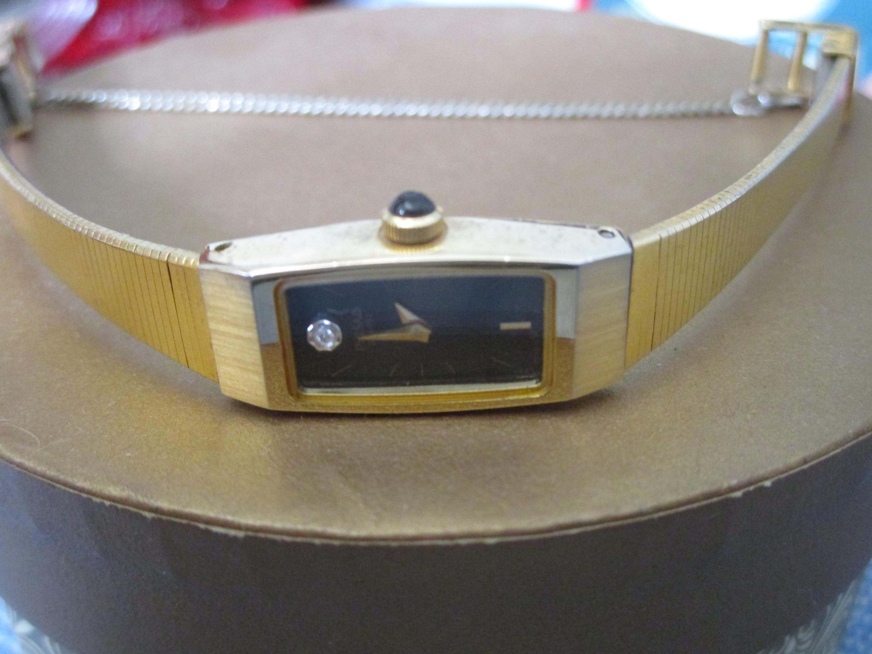 Vintage Ladies Pulsar Gold Tone Diamond Chip Black Face  display picture 2