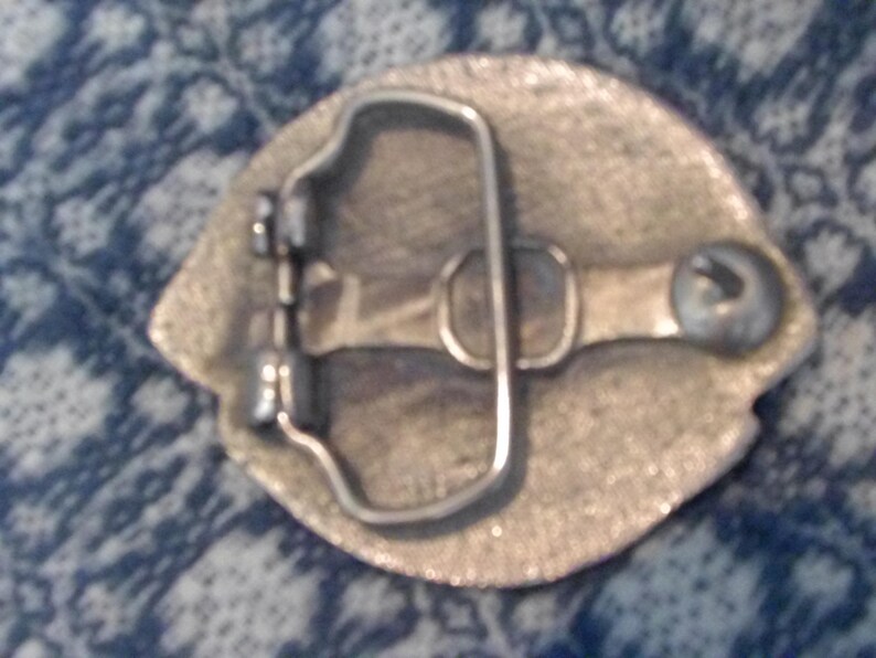 Hebilla de cinturón plateada con el logotipo de la Organización Fraternal Internacional del Club de Leones vintage imagen 9