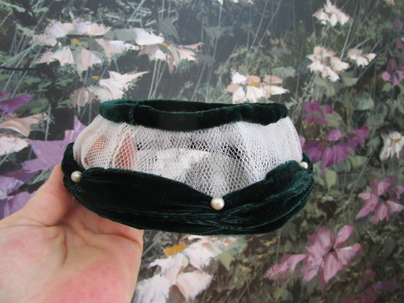 Women's Vintage Open Crown Green Velvet with off … - image 3