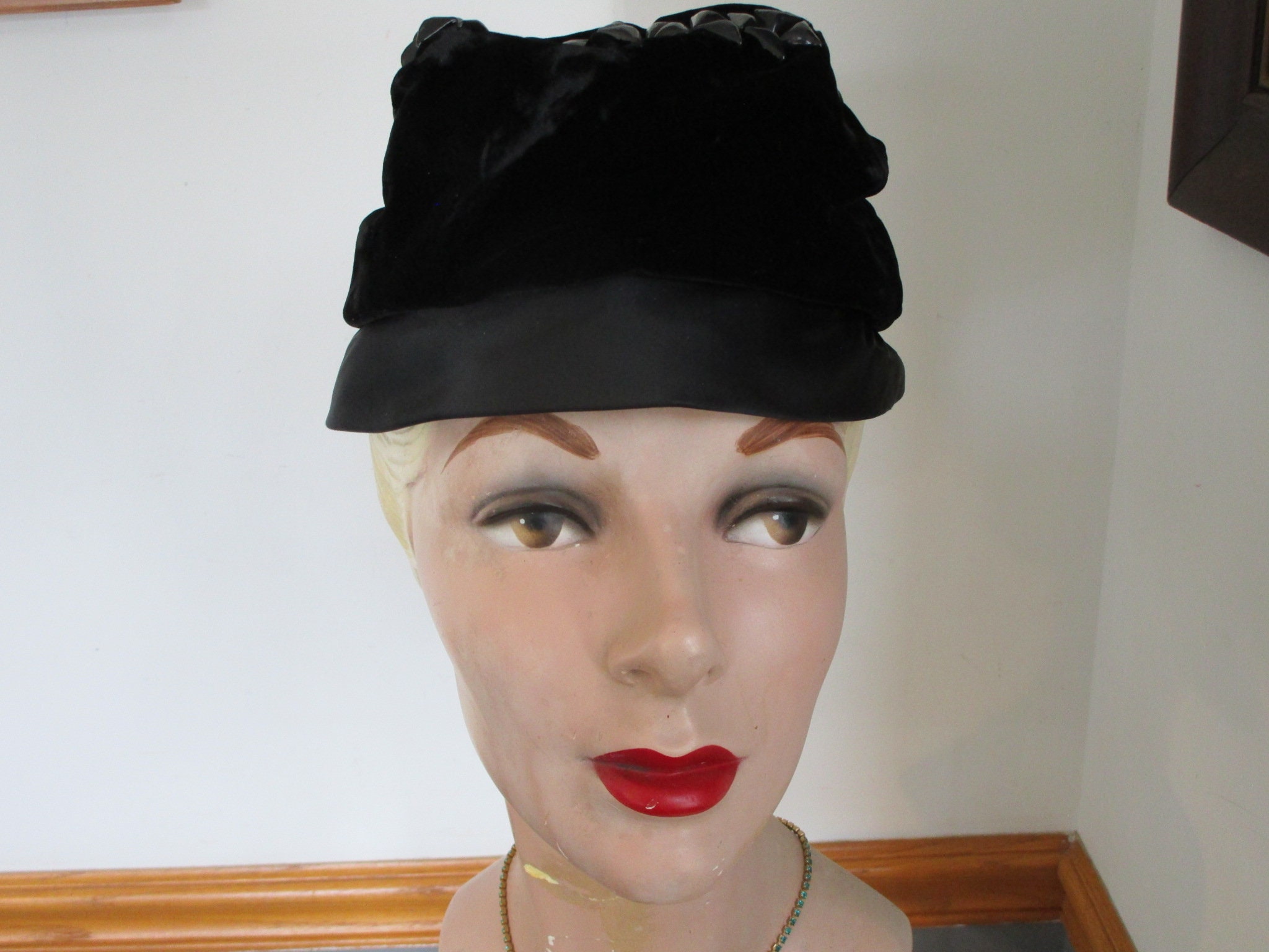 Mr. John Jr Women’s 21” Black Velvet Cloche Hat Vintage Womens Vintage Hats Mr. Johns - Etsy main image 2