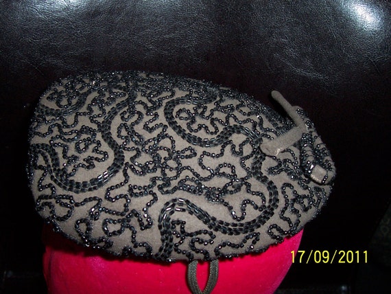 Vintage  1940s Original Desi Ladies   Hat Pill Bo… - image 3