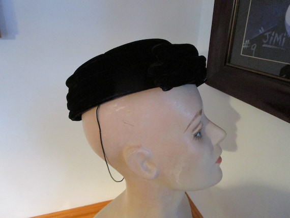 Betmar Black Velvet Pillbox Hat Vintage 1950 main image 3