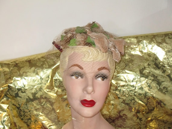 Miss Sally Victor Hat NY - Floral Topper/pillbox Vintage  display picture 2
