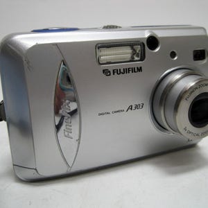 Fujifilm Finepix A303 Silver Digital Camera Retro Digicam W/1GB