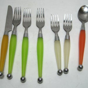 7 Pieces Cambridge Carnival Multi Flatware Stainless Colored Plastic Handle