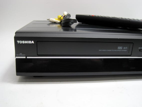 Toshiba DVR620KU Vhs Dvd Recorder Combo Vcr Dubbing Hdmi W/ Remote