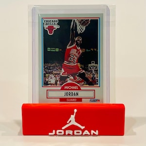Michael Jordan Sportkartenständer für abgestufte und nicht abgestufte Karten Sportkarten Gaming Cards Comics Magazines Custom 3D gedruckt