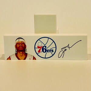 NBA Philadelphia 76ers Sportkartenständer für abgestufte / nicht abgestufte Karten Sportkarten Gaming Cards Comics Magazine Custom 3D gedruckt