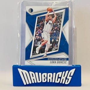 Expositor de tarjetas deportivas de la NBA Dallas Mavericks compatible con tarjetas clasificadas y no clasificadas, tarjetas deportivas, tarjetas de juegos, cómics, revistas, impresión 3D personalizada