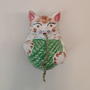 Vintage Kitten Yarn/String Dispenser, Hand Painted