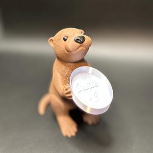 Silver dish

A cute otter-shaped jewelry holder with a trinket dish, available in multiple colors for added charm.