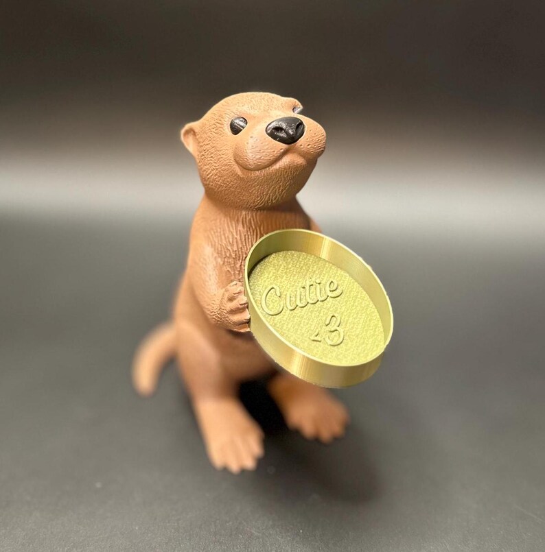Bronze dish

A cute otter-shaped jewelry holder with a trinket dish, available in multiple colors for added charm.