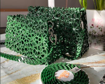 70s Vintage Vibes: Retro Emerald 3D-Printed Handbag for Stylish Eco-Friendly Fashionistas