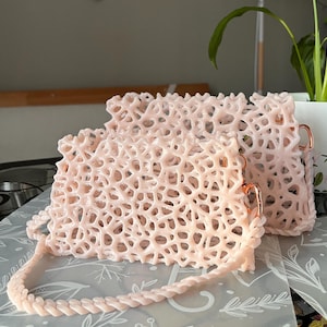 Elegante bolso beige rosa claro con toques de oro rosa - Moda Ecológica
