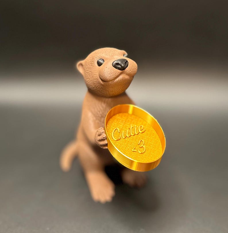 Gold dish

A cute otter-shaped jewelry holder with a trinket dish, available in multiple colors for added charm.