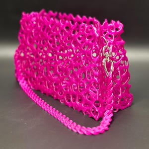 Stilvolle magentafarbene Clutch-Handtasche: Hot Pink-Schultergurt-Geldbeutel, umweltfreundliches, mutiges Mode-Accessoire