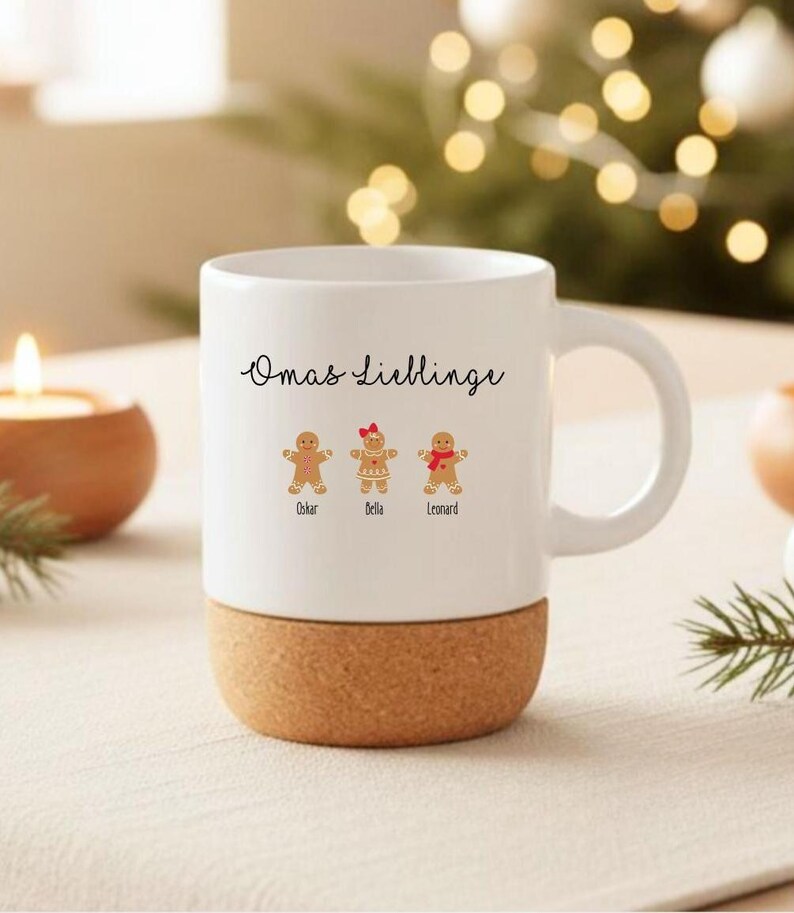 May include: A white ceramic mug with a cork base featuring the black text Omas Lieblinge and three gingerbread cookie illustrations labeled Oskar, Bella, and Leonard. The middle gingerbread figure wears a red bow, and the right one wears a red scarf.