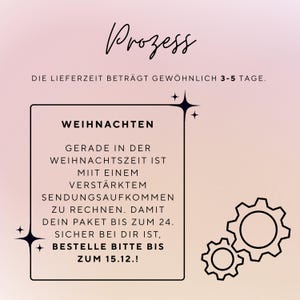 May include: A digital graphic with a soft pink gradient background featuring the text "Prozess" at the top and a black-bordered box containing German text about holiday shipping deadlines, accompanied by two black gear icons in the corner.