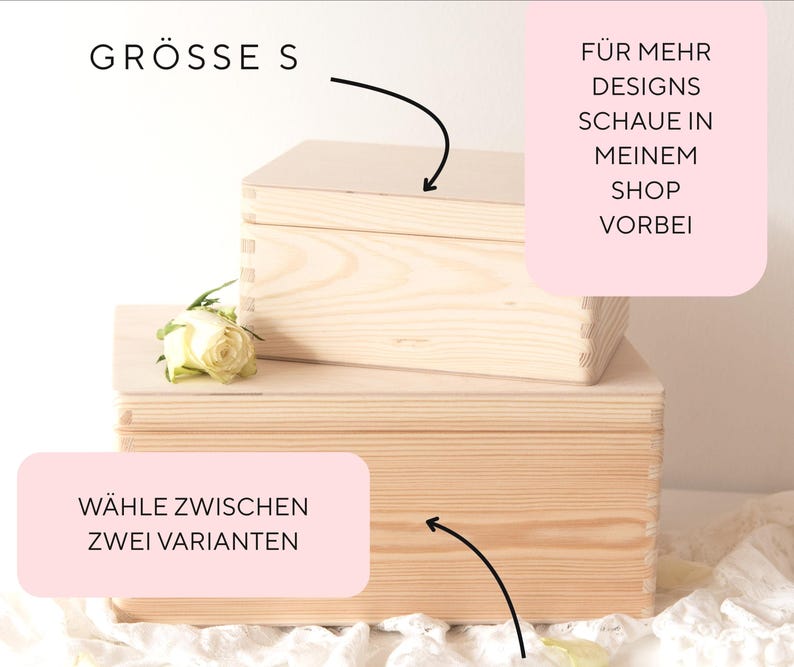 May include: Two unfinished wooden boxes, one atop the other, with dovetail joints. The top box is labeled "GR&Ouml;SSE S". Text on a pink background reads "F&Uuml;R MEHR DESIGNS SCHAUE IN MEINEM SHOP VORBEI" and "W&Auml;HLE ZWISCHEN ZWEI VARIANTEN". A white rose rests on the lower box.