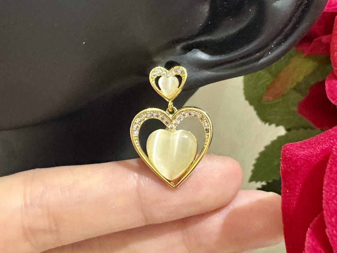 Elegant Heart-shaped Chrysoberyl Cat's Eye Stone Earrings With Zirconia ...