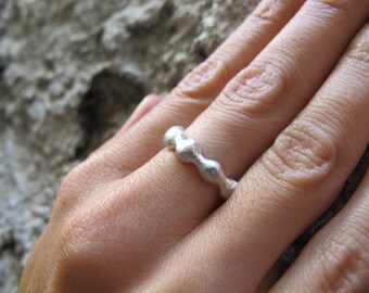 Silver wavy ring. Wavy wedding band. Stacking ring.