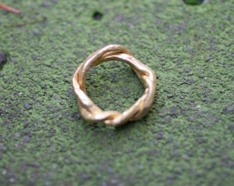 18k Gold Twisting Vine Ring