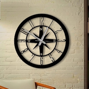 Orologio da parete con bussola – Orologio silenzioso in metallo nero da 40 cm / Decorazione da parete moderna realizzata a mano con taglio laser / Regalo in stile nautico per casa o ufficio