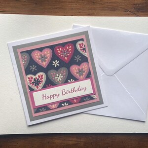 Jolie carte de voeux avec des coeurs roses et gris avec une bordure en papier cartonné gris/rose - Parfaite pour les anniversaires, la Saint-Valentin ou tout simplement parce que !