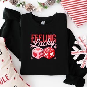 Camiseta con dados de la suerte: camiseta minimalista para el día de San Valentín: camiseta vintage con el símbolo del amor: camiseta para el día de San Valentín