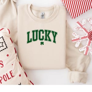 Camiseta Feeling Lucky – Camiseta minimalista para el día de San Valentín – Camiseta vintage con el símbolo del amor – Camiseta para el día de San Valentín