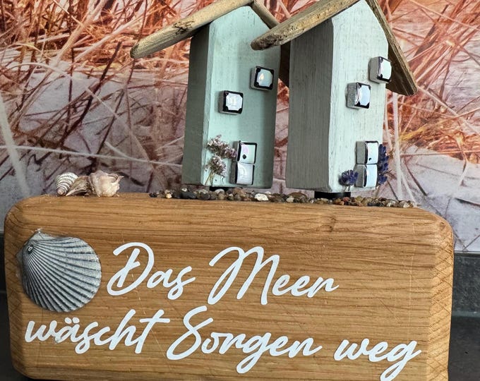 Maritime Deko Handmade mit Treibholz Deko als kleines Geschenk. Eine maritime Tischdekoration mit kleine Deko Häuser aus Holz. Shabby Chic.