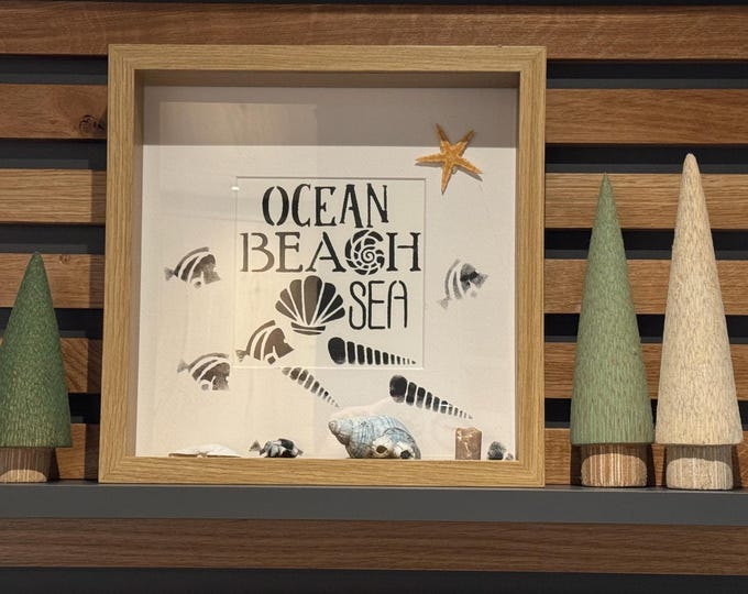 Maritime decoration hand-painted with beach finds from the Baltic and North Seas. Gift for lovers of the sea.