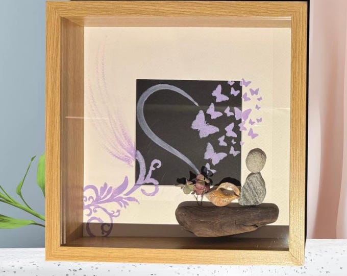 A maritime gift for your loved one featuring driftwood and beach finds. Hand-painted and personalized stone picture with North Sea and Baltic Sea decorations.