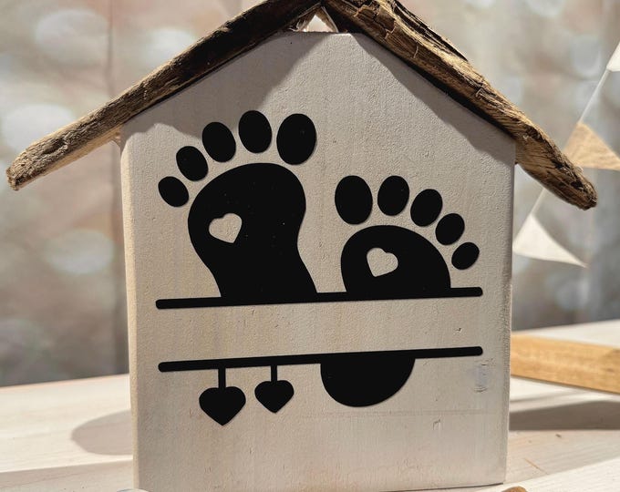 Personalisierte Geschenke Baby zum Plotten. Handmade kleine Deko Häuser aus Holz mit Treibholz Deko als kleine Geschenke.