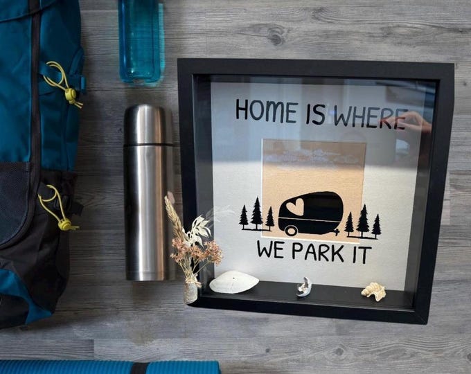 Caravan decoration for campers in a picture frame with North Sea beach finds and Baltic Sea driftwood. Plotter wall picture as a maritime gift as decoration.