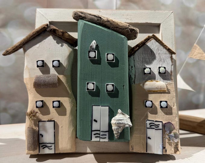 Maritime Scandinavian wooden houses set on a small frame. Decorated with beach finds from the Baltic Sea on the island of Rügen and driftwood.