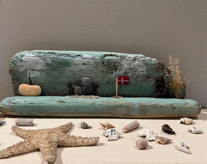Steinbild auf Treibholz 42 x 12 x 8 cm dänisches Design Deko für Fensterbank, Regal. Shabby Chic Deko Meer Strand - maritime Deko - Handmade