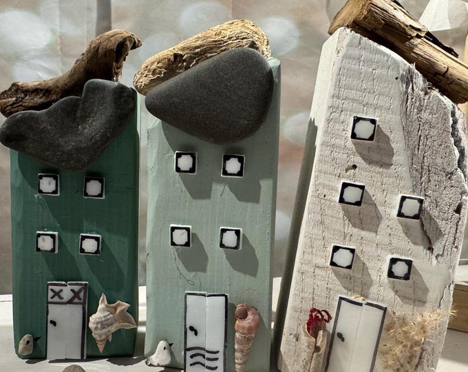 Set of 3 maritime decorative houses in shabby chic decor decorated with Baltic Sea beach finds and North Sea driftwood roof.