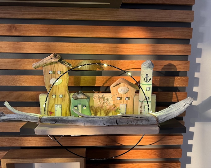 Maritime Scandinavian decorative houses, wooden houses decorated with Baltic Sea beach finds and North Sea driftwood decorations.